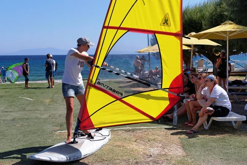Windsurfing – Beginner Session & Course