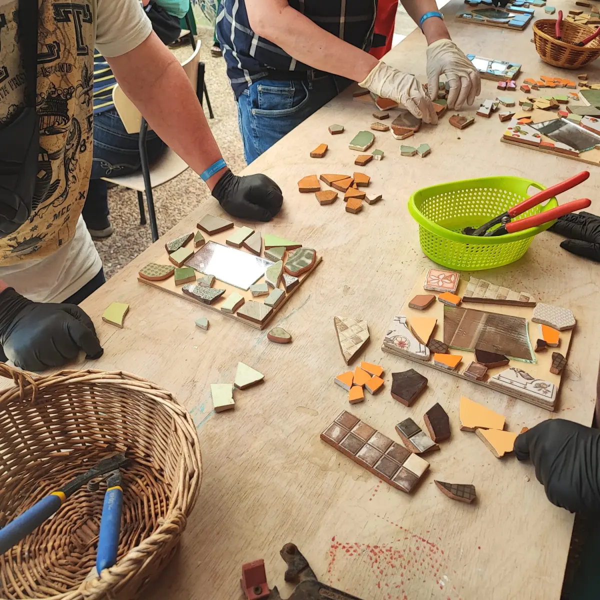 Gallery image for Mosaic Mirror Workshop – A Creative Pause in Nature